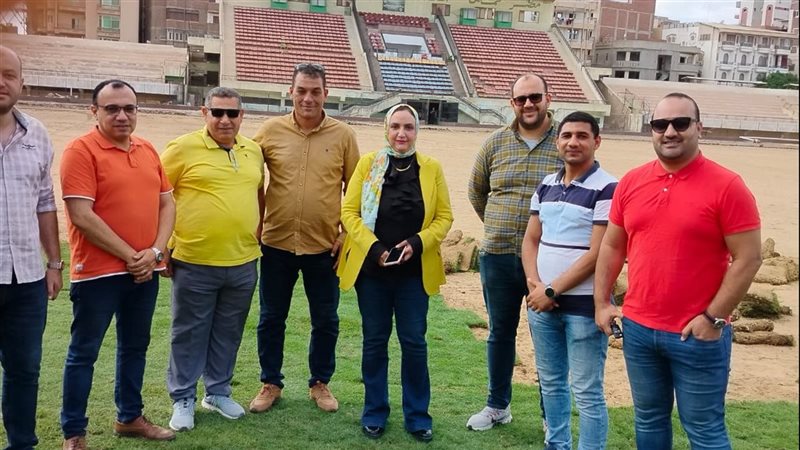 بدء زرع النجيلة باستاد