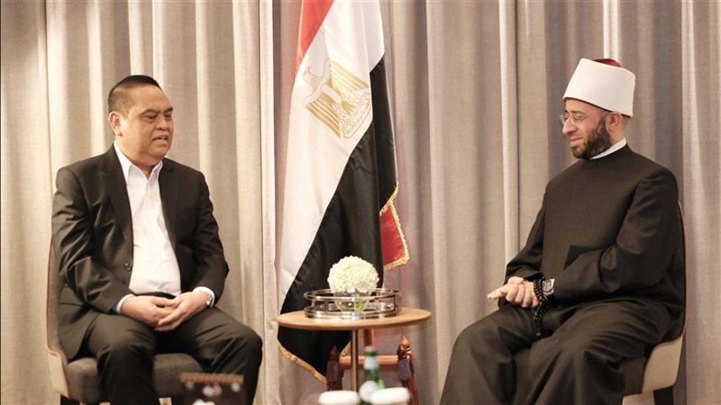 وزير الأوقاف يستقبل