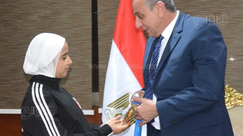 محافظ الغربية يكرم