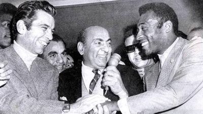 محمد لطيف.. شيخ المعلقين الرياضيين.. اشتهر بخفة الظل وإفيهاته الطريفة.. رابع لاعب يحمل لقب «كابتن مصر».. وطاف دول العالم لاعبًا ومدربًا ومعلقًا 