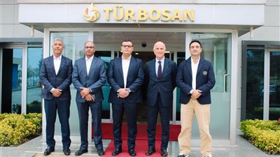 وزير الإسكان يؤكد اهتمام الدولة بتعزيز التعاون والشراكة مع المصانع التركية