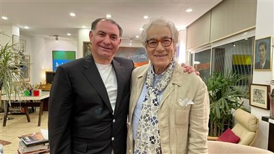  الإعلامى محمد فودة ينشر صورا نادرة لفاروق حسنى ويروي شهادته عن 