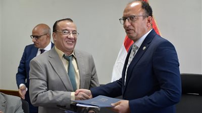 جامعة حلوان توقع ملحق بروتوكول تعاون مع مركز بحوث الفلزات