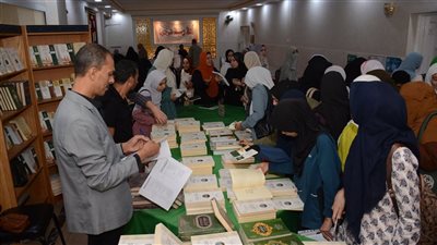 إقامة معرض للكتاب بكلية الدراسات الإسلامية والعربية للبنات 