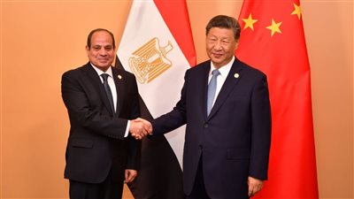 الرئيس السيسي يلتقي نظيره الصيني على هامش قمة تجمع الـ 
