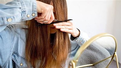 9 خطوات لقص الشعر فى المنزل بطريقة صحيحة