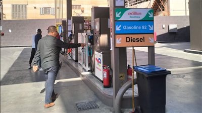 محافظ دمياط يتابع انضباط العمل بمحطات الوقود ومستودعات الغاز