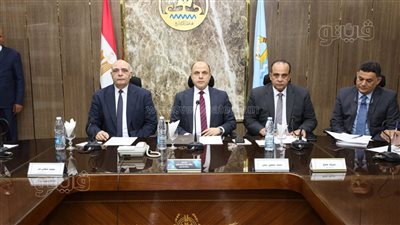 محافظ كفرالشيخ يناقش مع جهاز تنمية المناطق الصناعية توفير فرص العمل وتحسين الخدمات