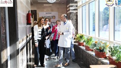 مستشفى الثدي التابع للمعهد القومي للأورام يستقبل وفد الوكالة الدولية لأبحاث السرطان (صور)