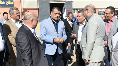 وزير الإنتاج الحربي يتفقد شركة حلوان لمحركات الديزل