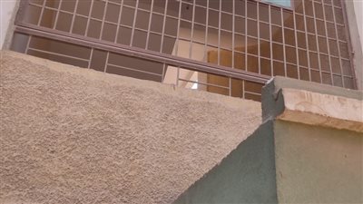 أولياء أمور يشتكون من خطورة أعمال الصيانة داخل مدرسة على حياة الطلاب بالقليوبية (صور)