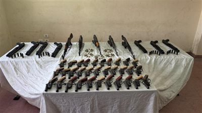 حملة أمنية تضبط 62 سلاحا ناريا و19 قضية مخدرات في أسيوط وأسوان ودمياط 