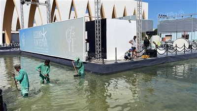 شاهد الاستعدادات الأخيرة لانطلاق الدورة السابعة من مهرجان الجونة السينمائي (فيديو وصور)