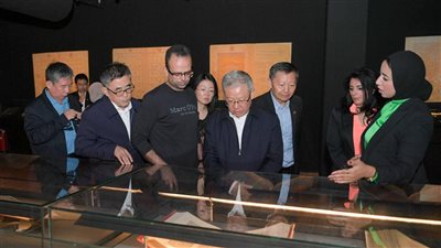 وفد صيني رفيع المستوى يزور مكتبة الإسكندرية