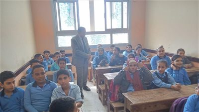 وكيل التعليم بالبحيرة يتفقد عددا من مدارس كفر الدوار (صور)