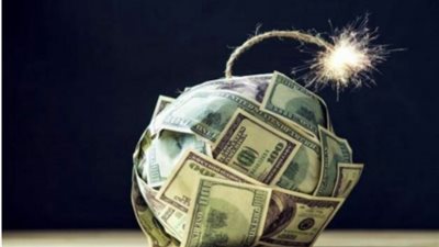 خبير اقتصادي يحذر من انتفاخ فقاعة الديون بعد بلوغها 165 مليار دولار