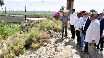 محافظ الأقصر يوجه بتطهير مخرات السيول استعدادا لموسم الشتاء (صور)