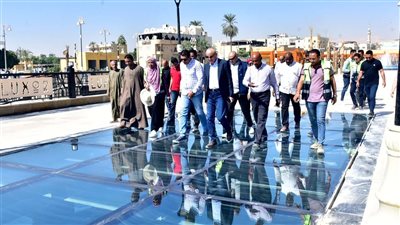 محافظ الأقصر يتابع أعمال تطوير الطرق بالقرنة وكورنيش البر الغربي (صور)