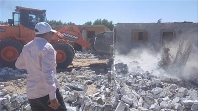 إزالة 36 حالة تعدٍ بالقصاصين في الإسماعيلية (صور)