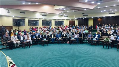 نقابة الغزل والنسيج تكرم أسر شهداء القوات المسلحة (صور)