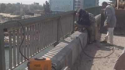محافظ الجيزة يوجه بتركيب الباكيات الحديدية المفقودة بكوبري الساحل بإمبابة (صور)