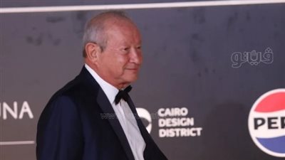 نجيب وسميح ساويرس على السجادة الحمراء لمهرجان الجونة 2024 (صور)