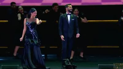 محمد الشرنوبي ونوران أبو طالب وهنا يسري يقدمون ميدلي لأشهر أغاني الأفلام بمهرجان الجونة