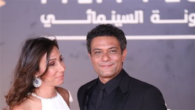 ظهور لافت لـ آسر ياسين وزوجته في حفل افتتاح مهرجان الجونة (صور)