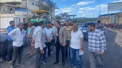 رئيس جهاز دمياط الجديدة يتابع أعمال رفع كفاءة وتطوير الطرق بالمنطقة الصناعية