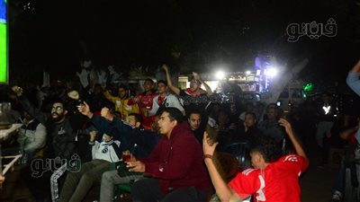 شاهد، احتفالات جماهير الأهلي على مقاهي ميت عقبة فرحا بكأس السوبر