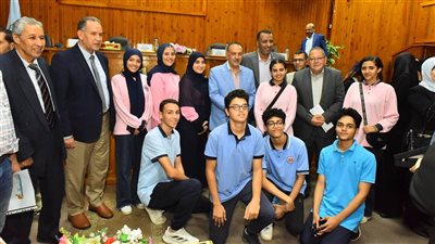 محافظ أسيوط يشهد حفل تكريم القيادات التعليمية الفائزين بالمسابقات الدولية