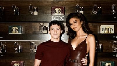 زيندايا تساند حبيبها توم هولاند في حفل إطلاق ماركته الخاصة من البيرة (فيديو)