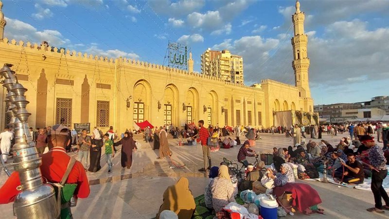 الآلاف يحتشدون للاحتفال