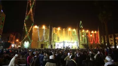 زحام على ضريح الحسين في الليلة الختامية للمولد (فيديو وصور)