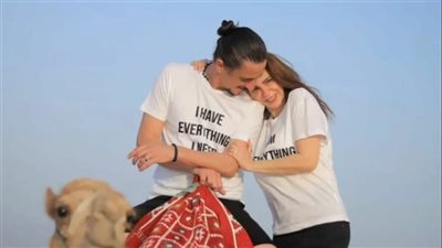 دنيا عبد العزيز ترزق بمولودتها الأولى 