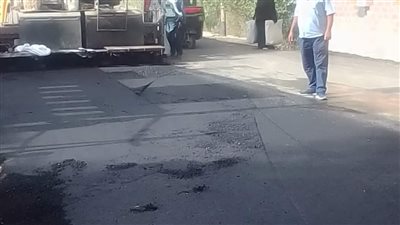 استكمال أعمال الرصف بالطريق الزراعي الشرقي بقرية الجلاوية في سوهاج