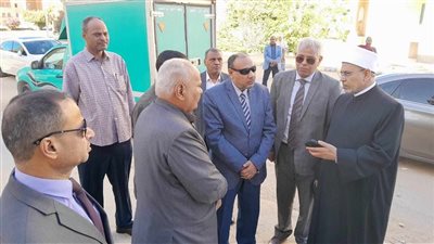  رئيس جامعة الأزهر يصل الأقصر للاطمئنان على الطالبات المصابات بالتسمم