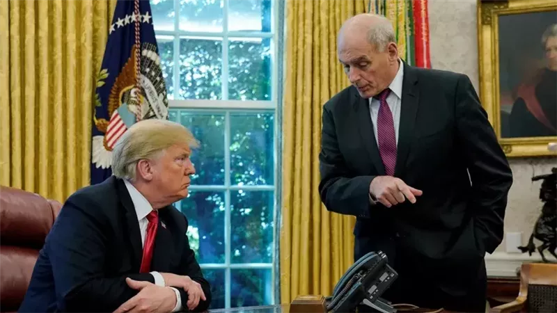  ترمب وكبير موظفي