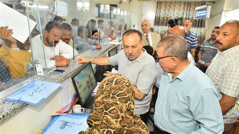 محافظ أسيوط في المركز