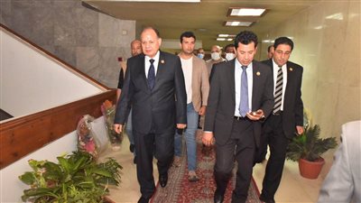 وزير الرياضة يصل أسيوط لبحث عقبات استكمال مركز شباب منفلوط |صور