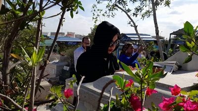 بوسي شلبي تحيي ذكرى وفاة الفنان محمود عبد العزيز بالإسكندرية | صور