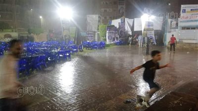 إغلاق الطرق ووقف الملاحة النهرية بأسوان بسبب السيول.. والمحافظ للمواطنين: التزموا منازلكم