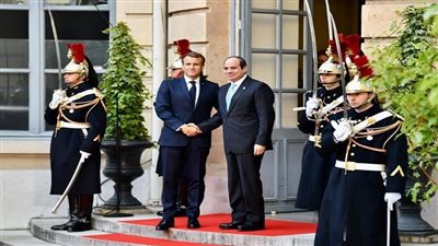 تعزيز الاستثمارات الفرنسية بمصر والتعاون العسكري تتصدر مباحثات السيسي مع قادة فرنسا