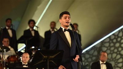 بالتراث المصري والفلسطيني.. محمد عساف يخطف قلوب جماهير مهرجان الموسيقي العربية| صور