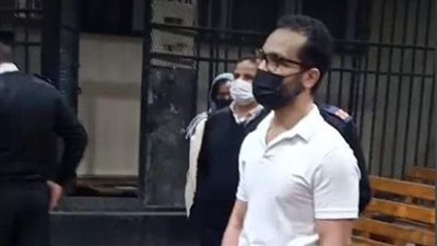 وصول أسرة الممثل شادي خلف لحضور جلسة محاكمته