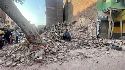 التصريح بدفن جثتي ضحيتين جديدتين في انهيار عقار روض الفرج