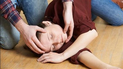 5 أسباب لحدوث الإغماء المفاجئ ويجب اللجوء للطبيب فورا