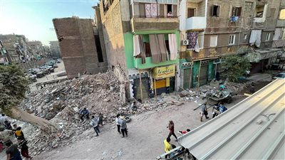 شهود عيان يروون تفاصيل انهيار عقار روض الفرج: سمعنا صوت انفجار|فيديو 