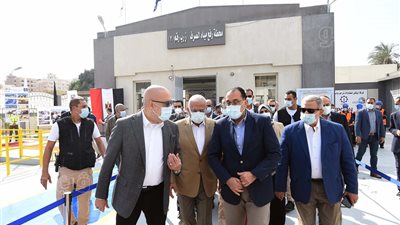 مدبولي يوجه بتوفير 30 مليون جنيه كمرحلة أولى لتطوير قرية عامر والصرف المغطى بمدينة الشيخ خليفة