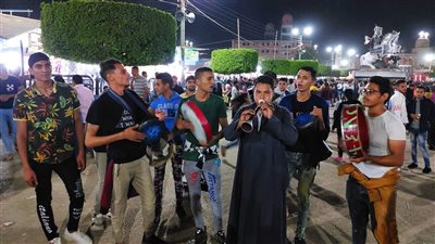 رغم الطقس السيئ.. احتفالات مسائية في دير مارجرجس غرب الأقصر | صور